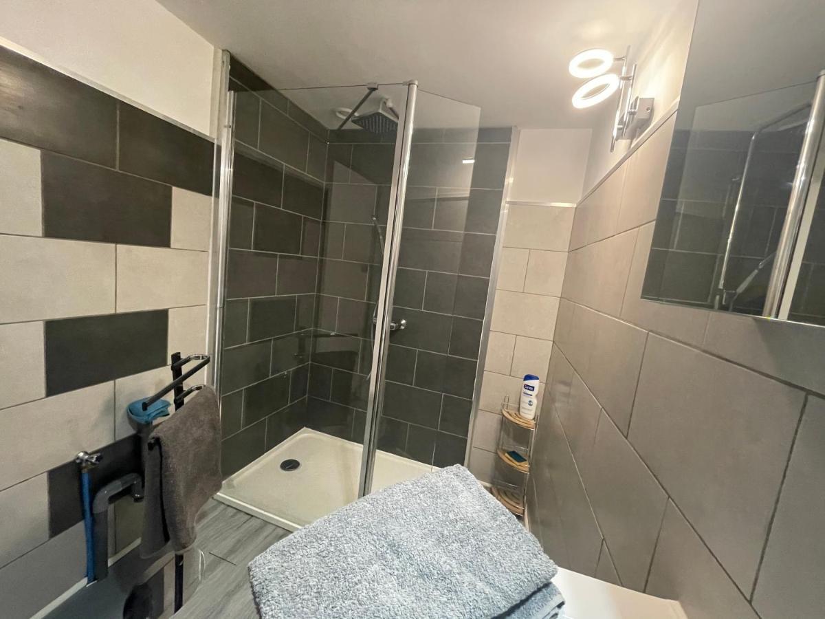 Appartement Entier Moissac Centre 30 M2 Calme Avec Cour Interieure Pour Velos A 50M Du Marche De Moissac Luaran gambar