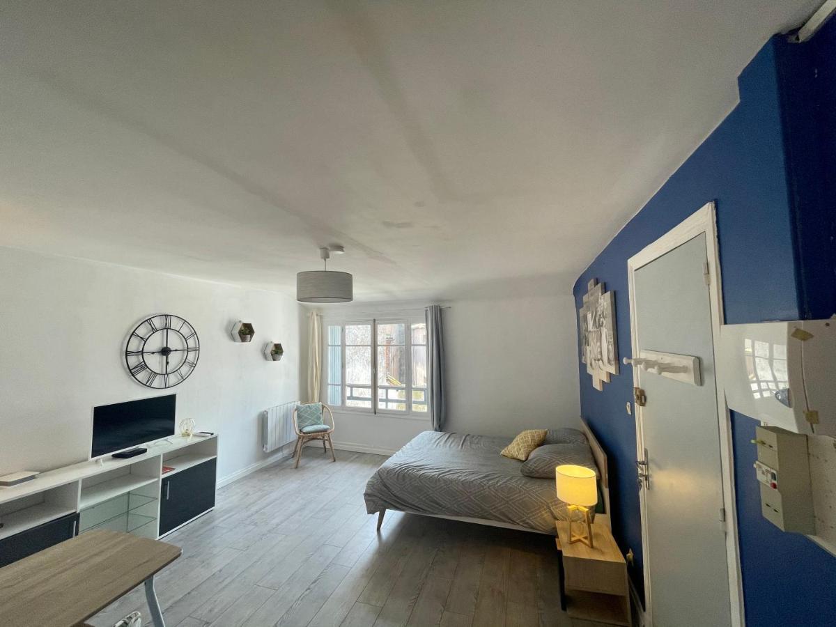 Appartement Entier Moissac Centre 30 M2 Calme Avec Cour Interieure Pour Velos A 50M Du Marche De Moissac Luaran gambar