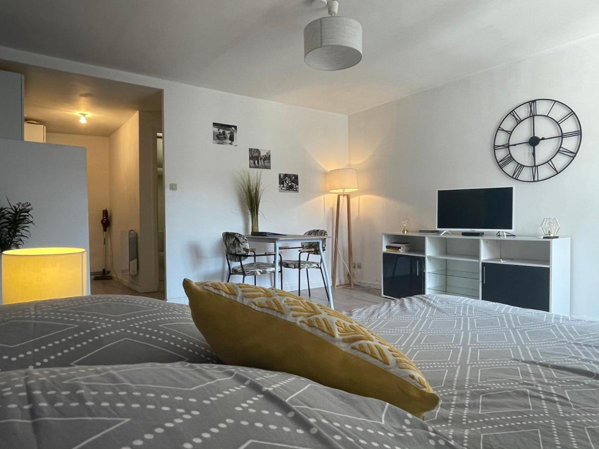 Appartement Entier Moissac Centre 30 M2 Calme Avec Cour Interieure Pour Velos A 50M Du Marche De Moissac Luaran gambar